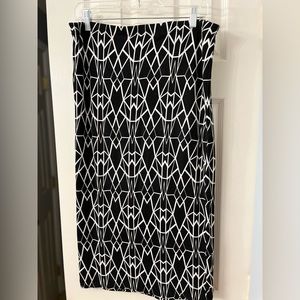 Bisou Bisou Black and white pull on pencil skirt
